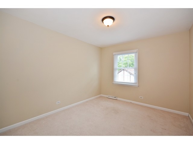 2001 Somerset Ln, Wheaton, IL 60189 photo 15