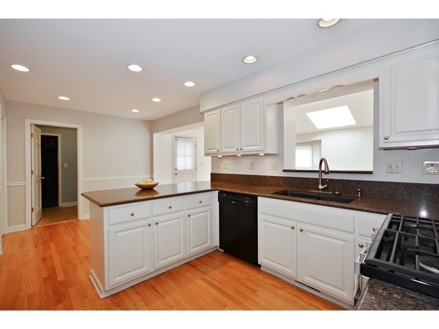 2001 Somerset Ln, Wheaton, IL 60189 photo 6