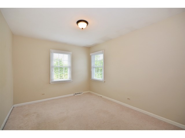 2001 Somerset Ln, Wheaton, IL 60189 photo 14