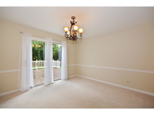 2001 Somerset Ln, Wheaton, IL 60189 photo 8