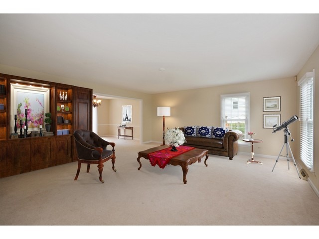 2001 Somerset Ln, Wheaton, IL 60189 photo 5