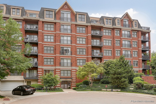 255 E Liberty Dr #403-2, Wheaton, IL 60187 photo 1