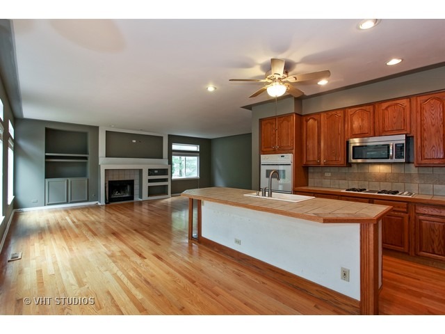 7632 Beringer Ct, Gurnee, IL 60031 photo 9