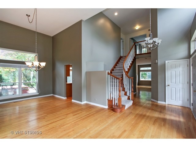 7632 Beringer Ct, Gurnee, IL 60031 photo 2