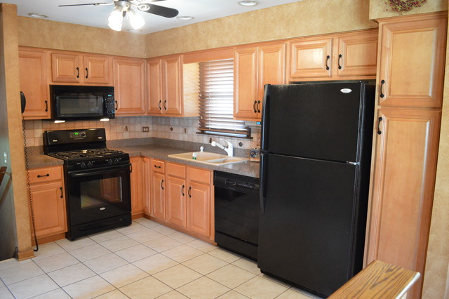 7715 Normandy Ave, Burbank, IL 60459 photo 2