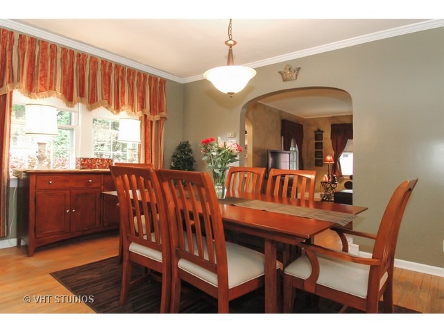 112 S Worth Ave, Elgin, IL 60123 photo 5