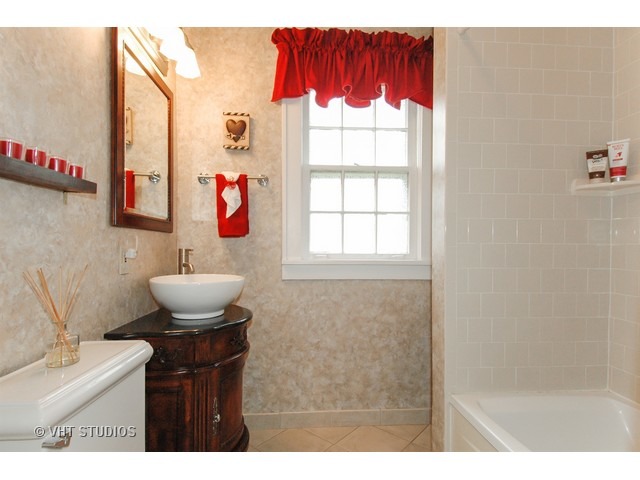 112 S Worth Ave, Elgin, IL 60123 photo 16