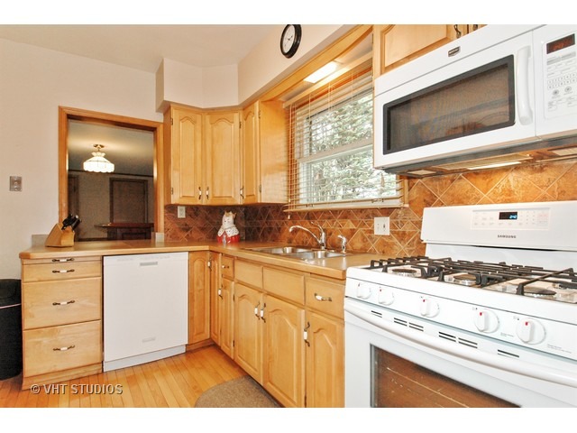 112 S Worth Ave, Elgin, IL 60123 photo 7