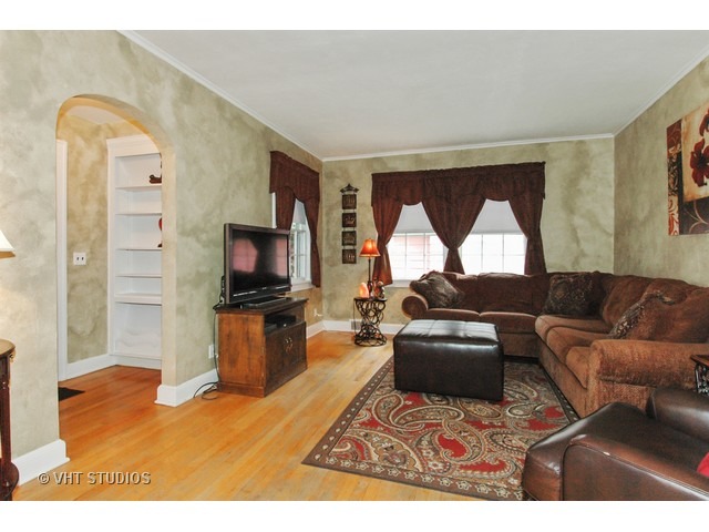 112 S Worth Ave, Elgin, IL 60123 photo 3
