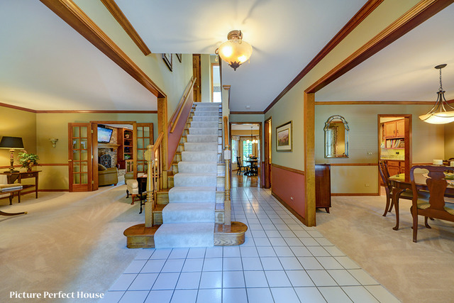 1844 Ranchview Dr, Naperville, IL 60565 photo 2