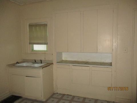 1142 E Hickory St, Kankakee, IL 60901 photo 4