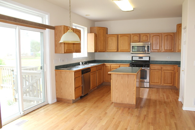 2103 Graue Mill Ct, Mchenry, IL 60050 photo 4