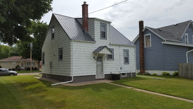 1703 17th Ave, Sterling, IL 61081 photo 3