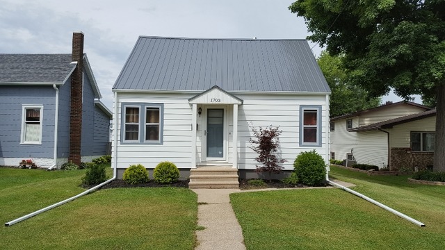 1703 17th Ave, Sterling, IL 61081 photo 1