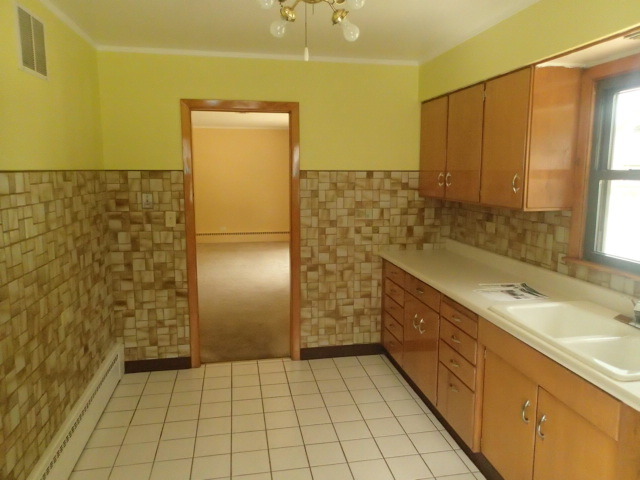 1625 E Lincoln Ave, Des Plaines, IL 60018 photo 4