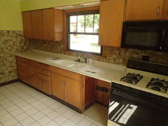 1625 E Lincoln Ave, Des Plaines, IL 60018 photo 3