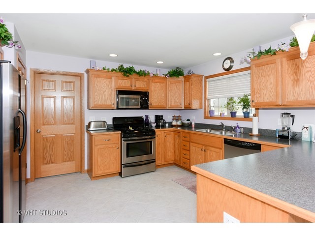 274 Maple St, Beecher, IL 60401 photo 2