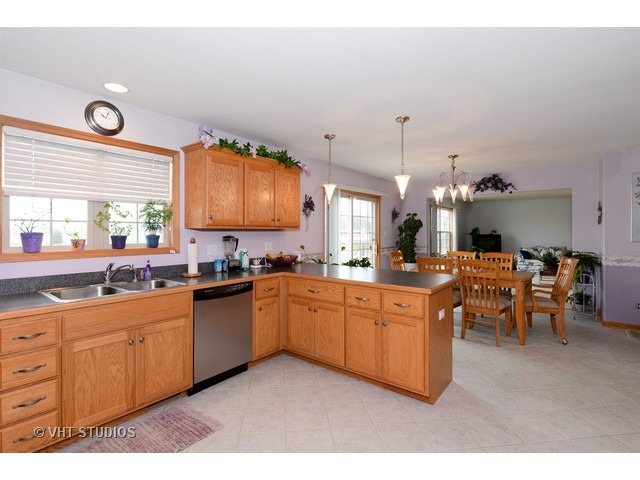 274 Maple St, Beecher, IL 60401 photo 3