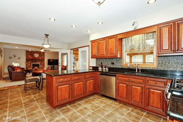 11922 S Wolf Dr, Plainfield, IL 60585 photo 5