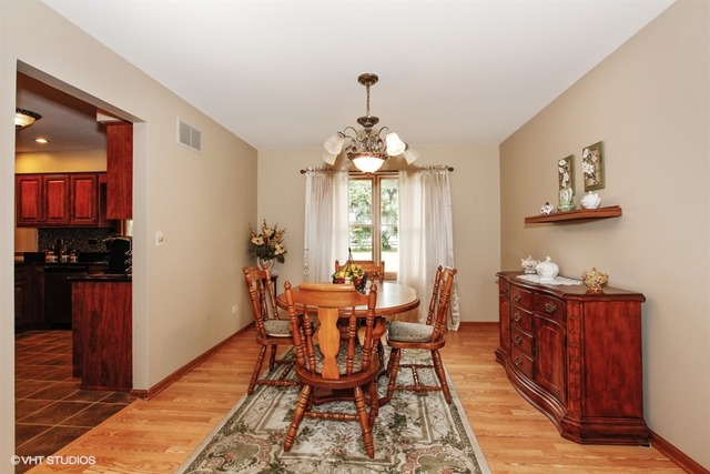 11922 S Wolf Dr, Plainfield, IL 60585 photo 3