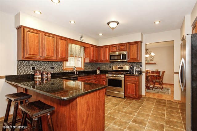 11922 S Wolf Dr, Plainfield, IL 60585 photo 4