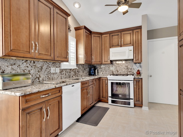 21026 W Hazelnut Ln, Plainfield, IL 60544 photo 8