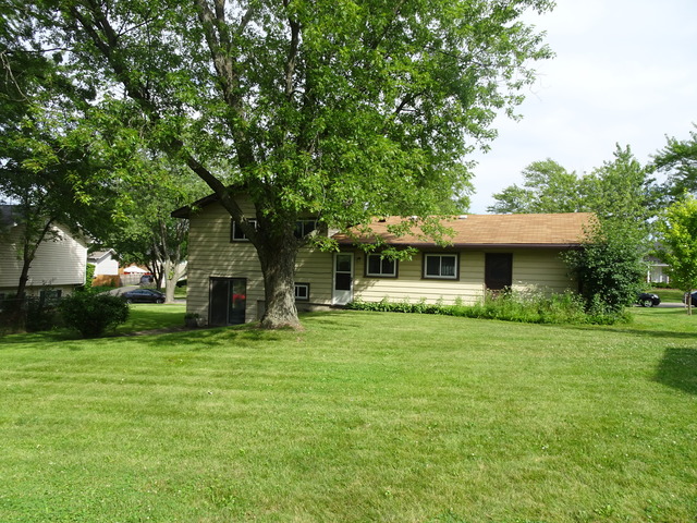 1340 Jefferson Rd, Hoffman Estates, IL 60169 photo 2