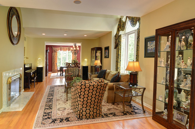 125 Oak Ridge Dr E, Burr Ridge, IL 60527 photo 4