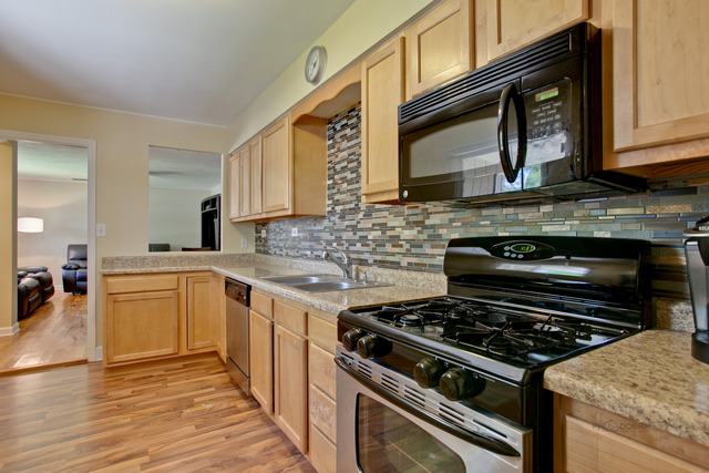 619 E Merle Ln, Wheeling, IL 60090 photo 8