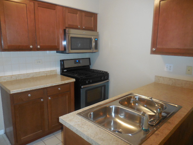 1332 Longacre Ln #13-6, Wheeling, IL 60090 photo 9
