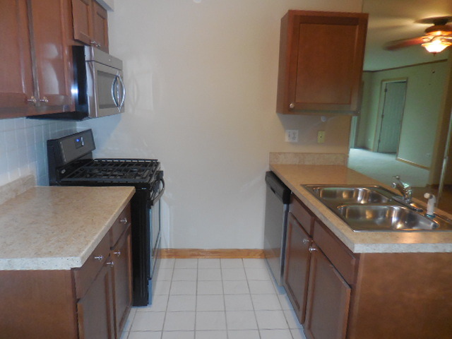 1332 Longacre Ln #13-6, Wheeling, IL 60090 photo 8