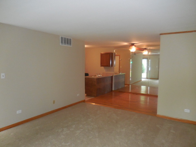 1332 Longacre Ln #13-6, Wheeling, IL 60090 photo 3