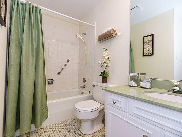 227 Elgin Ave #4E, Forest Park, IL 60130 photo 11