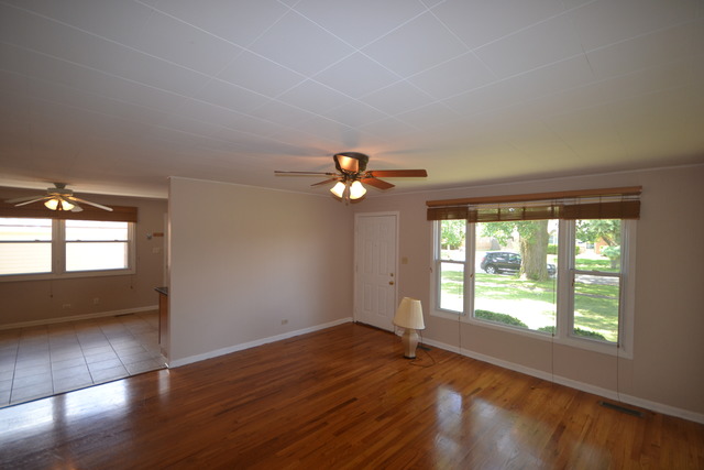 9155 Stanford Dr, Bridgeview, IL 60455 photo 4