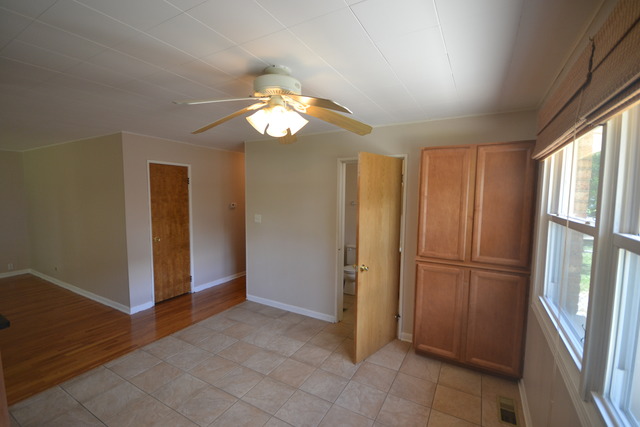 9155 Stanford Dr, Bridgeview, IL 60455 photo 9