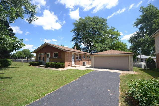9155 Stanford Dr, Bridgeview, IL 60455 photo 2