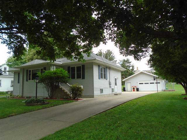 2215 Main St, Peru, IL 61354 photo 1