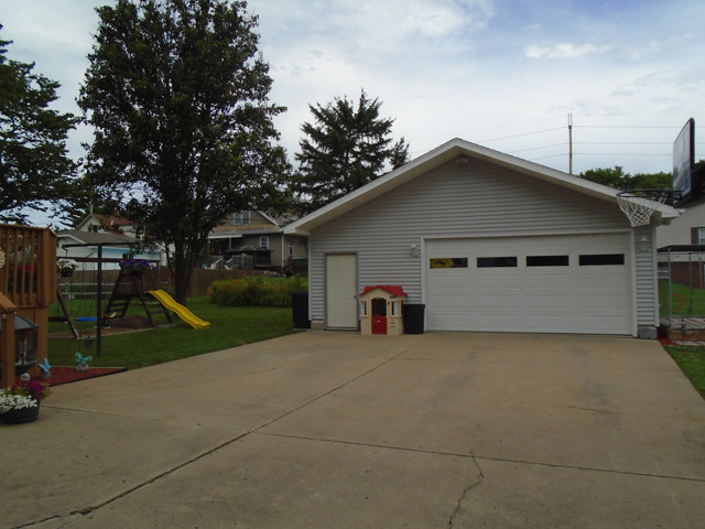 2215 Main St, Peru, IL 61354 photo 18