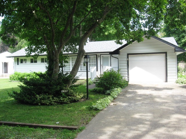 1 Lawrence Dr, Kankakee, IL 60901 photo 1