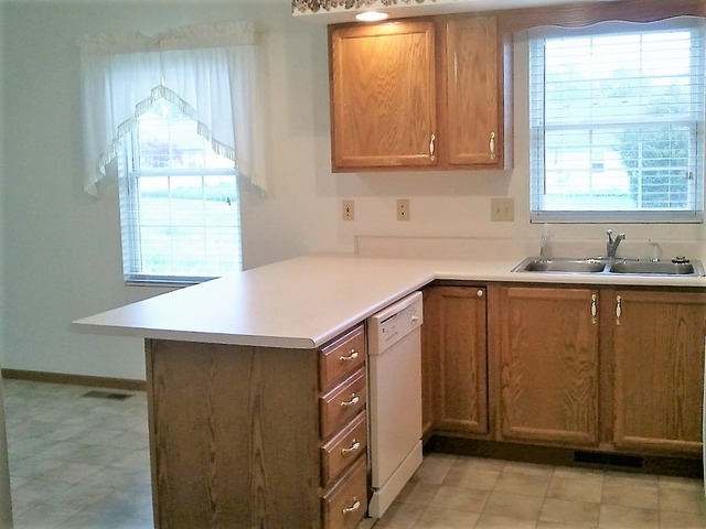564 Pine Meadow Dr, Dixon, IL 61021 photo 3