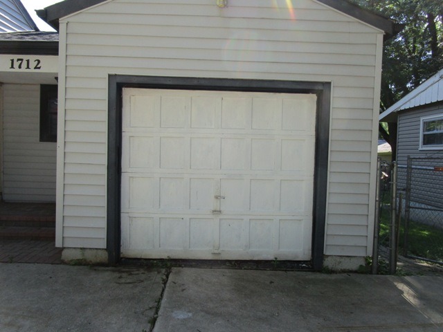 1712 Highview Ave, Mchenry, IL 60050 photo 2