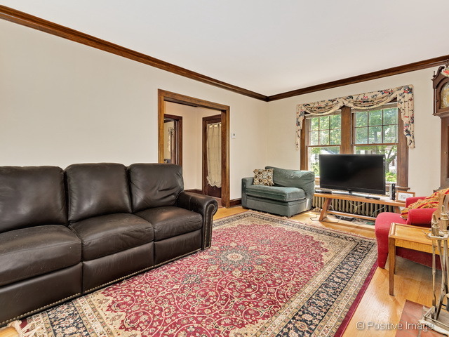 713 E Illinois St, Wheaton, IL 60187 photo 4