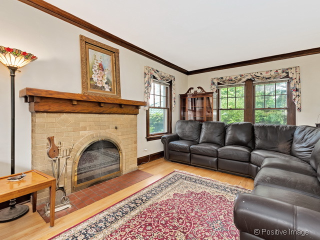 713 E Illinois St, Wheaton, IL 60187 photo 3