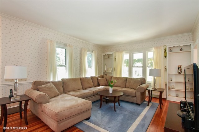 1016 Hazel Ave, Deerfield, IL 60015 photo 2