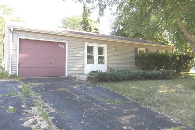 2205 Manor Ln, Mchenry, IL 60051 photo 1