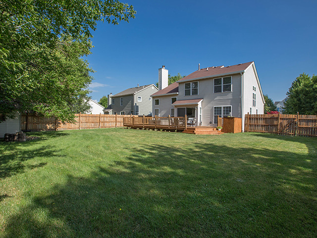 1530 Knotty Pine Dr, Elgin, IL 60123 photo 2