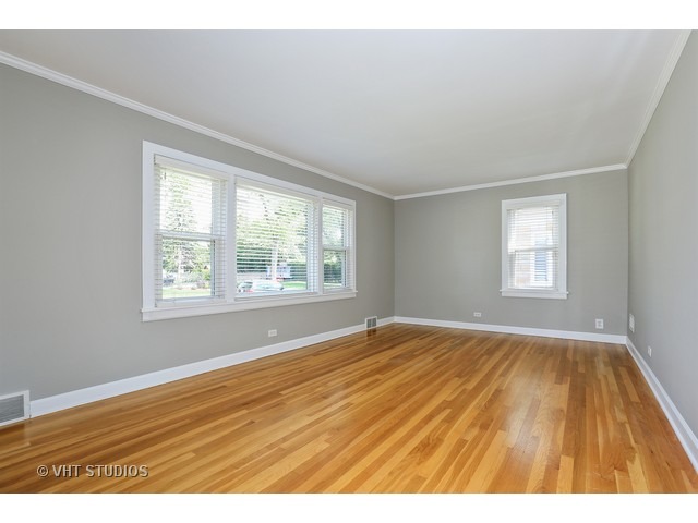 742 S Mitchell Ave, Elmhurst, IL 60126 photo 2