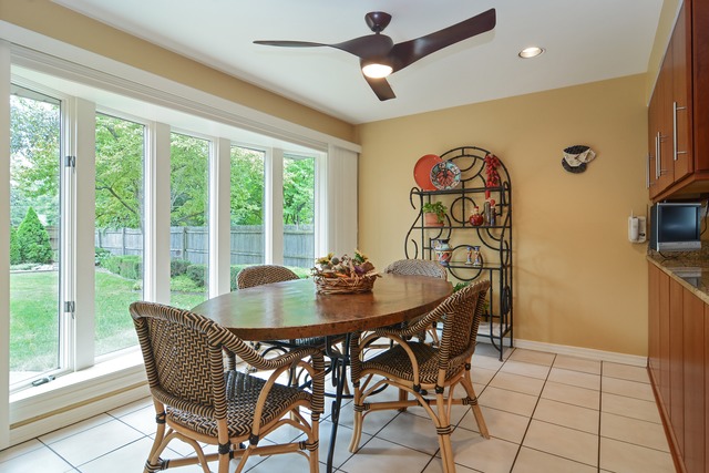 100 Holly Ct, Wheeling, IL 60090 photo 7