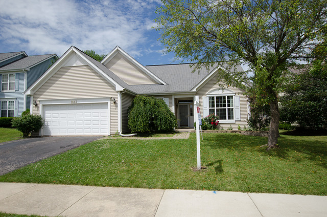 1663 Blackwell Ln, Aurora, IL 60504 photo 1
