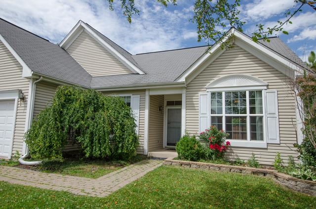 1663 Blackwell Ln, Aurora, IL 60504 photo 2
